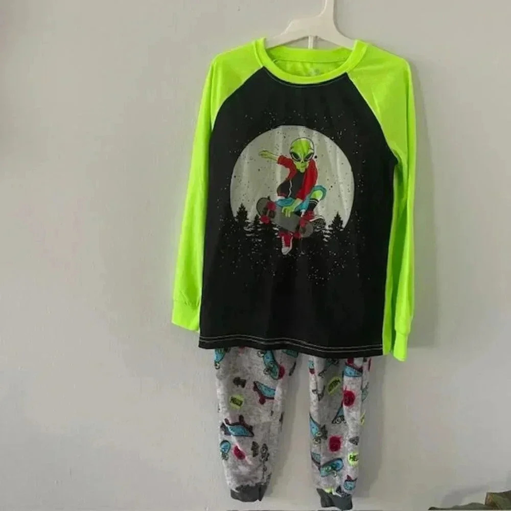 2-Piece Set Wonder Nation Boys Long Sleeve Top and Pants Pajama Set Size: (6-7)